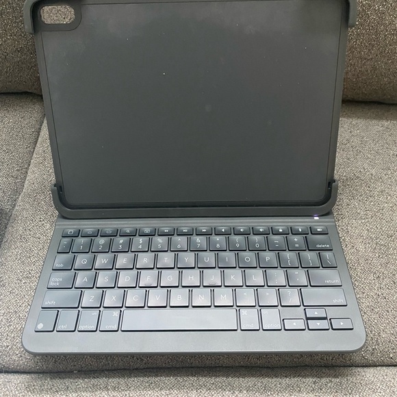 Logitech Slim Folio Pro for Ipad Pro 11” - Picture 4 of 5